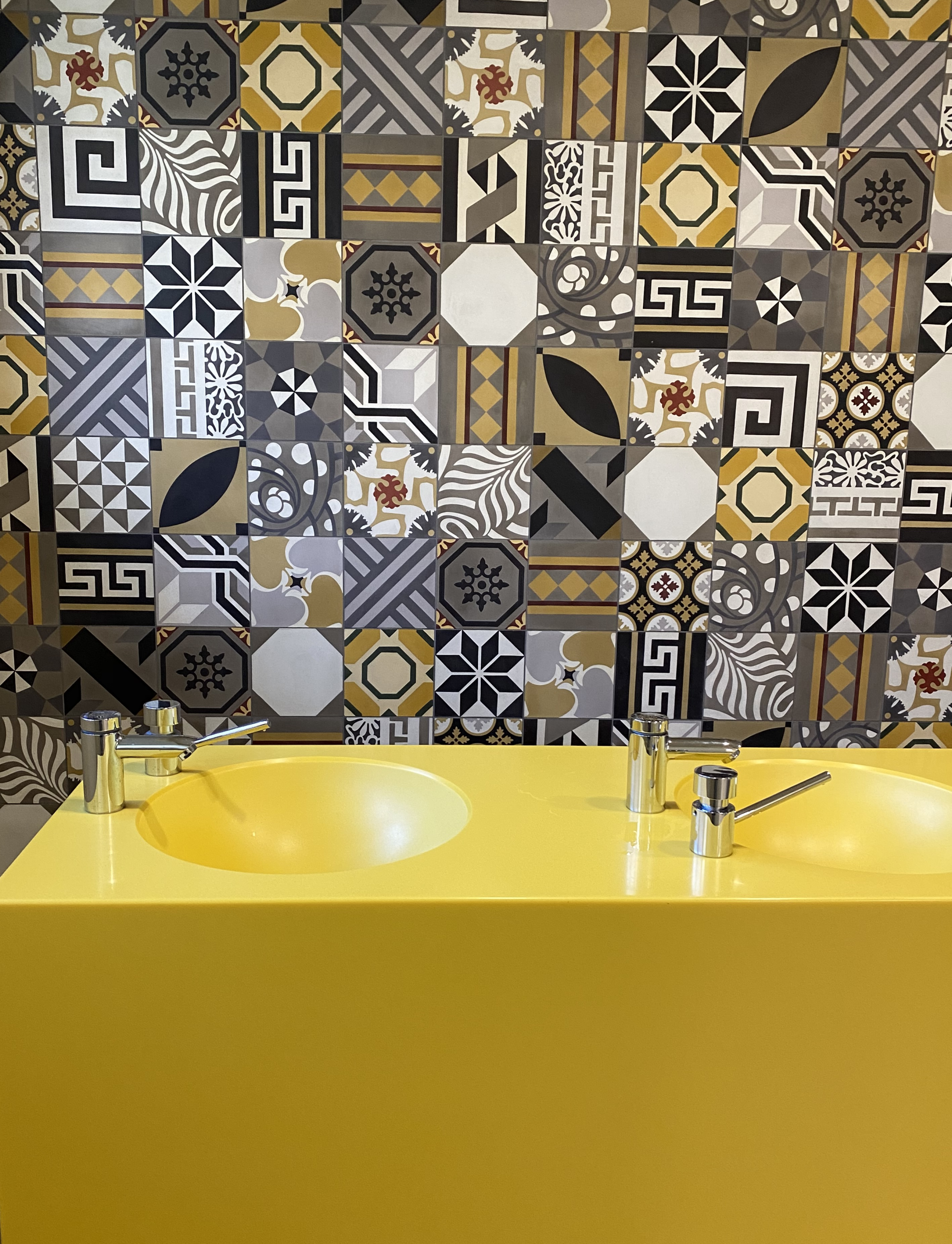 wc gelb